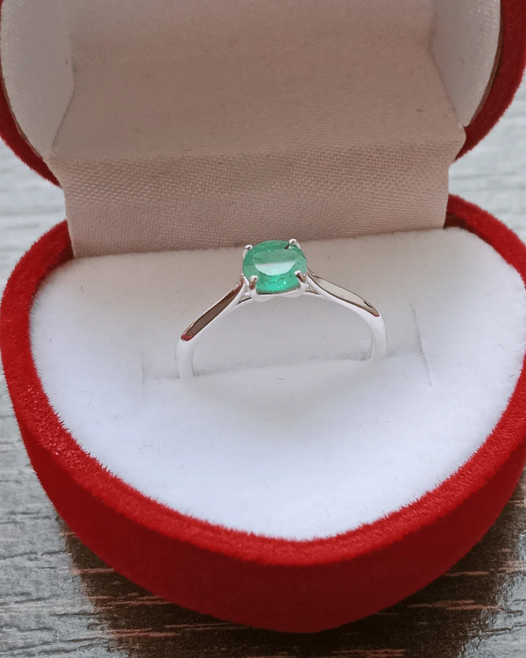 Esmeralda corte gota en anillo de plata 925 — origen Muzo Boyacá Colombia
